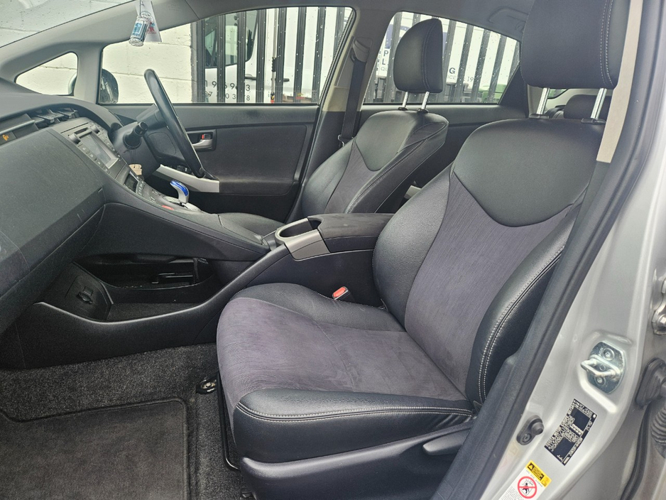 2014 Toyota Prius - image 7