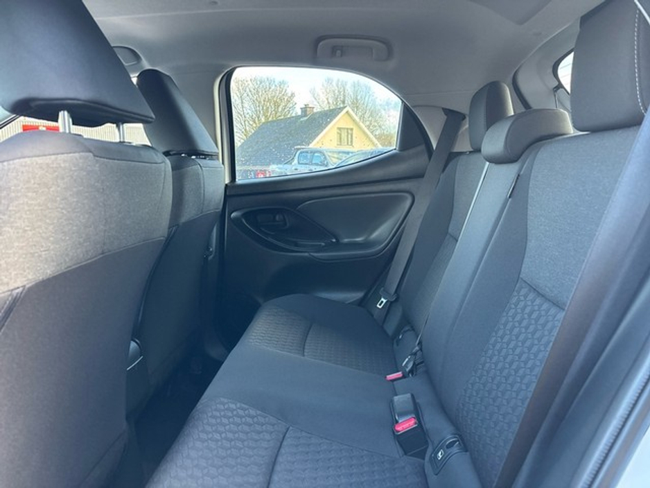 2023 Toyota Yaris FRESH SELECTION OF TRADE-INS YARIS CROSS LUNA €26,000