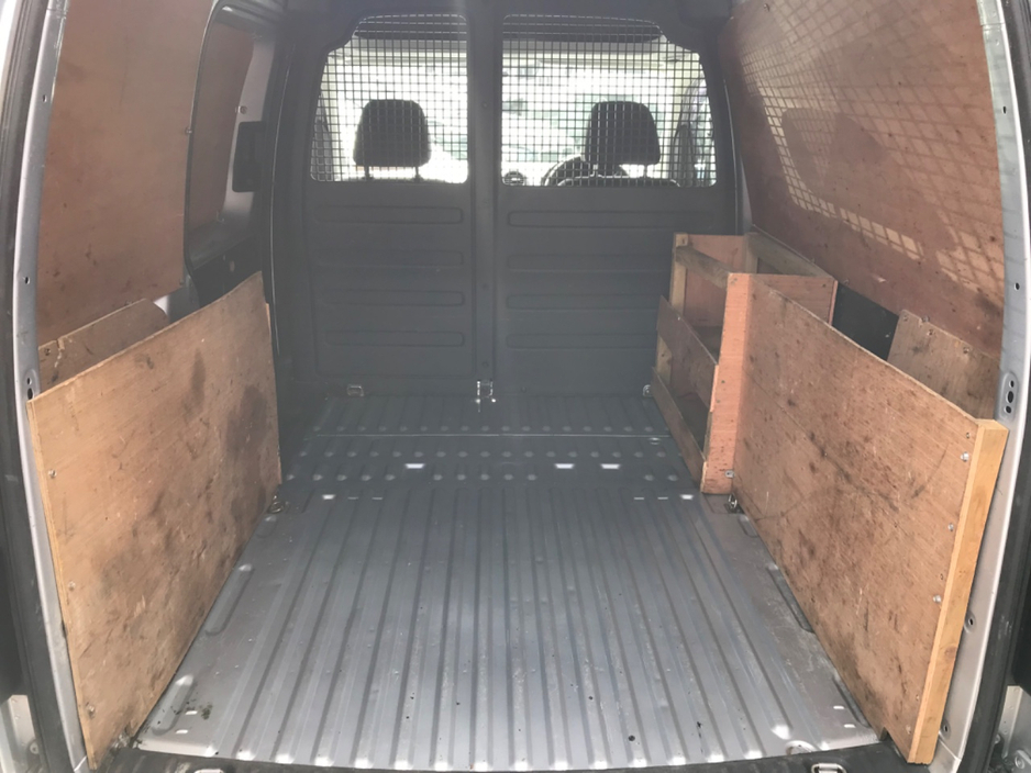 2015 Volkswagen Caddy - image 27