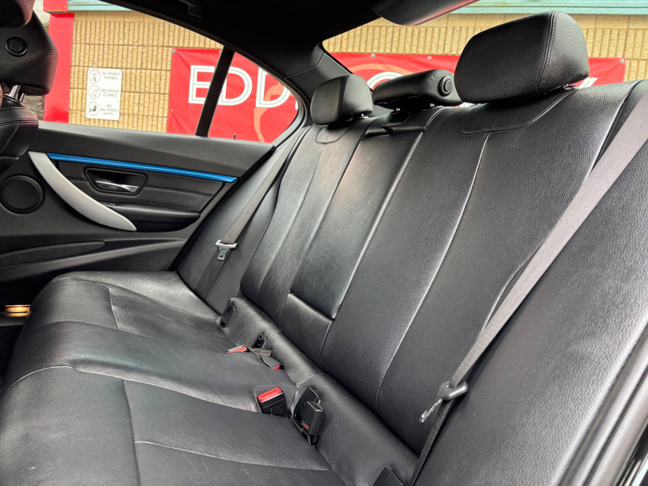 2017 BMW 3 Series - image 14