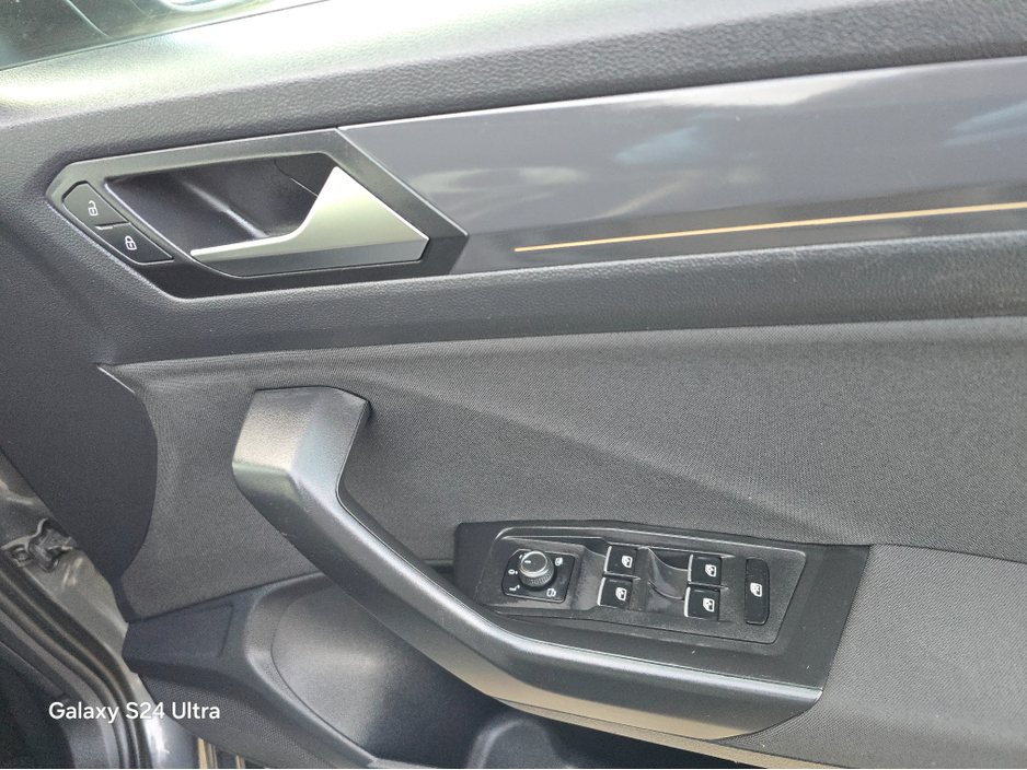 2020 Volkswagen T-Roc - image 7