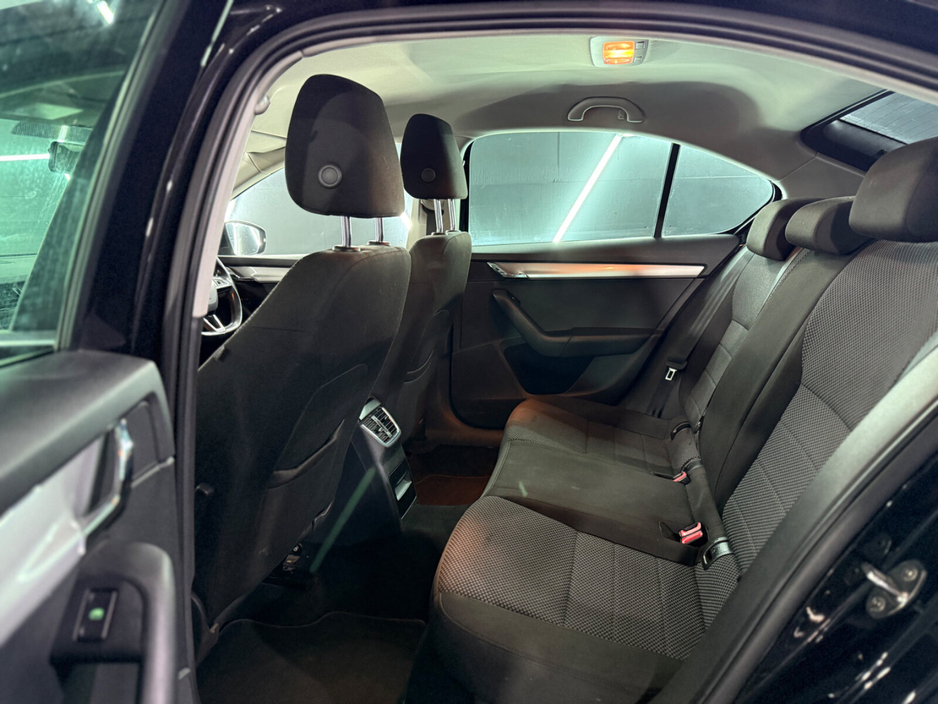 2015 Skoda Octavia - image 18