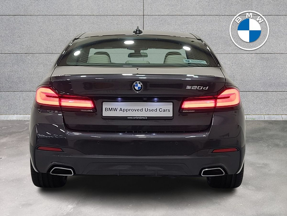 2022 BMW 5 Series - image 15