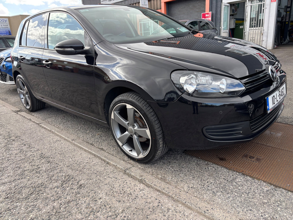 2010 Volkswagen Golf - image 8