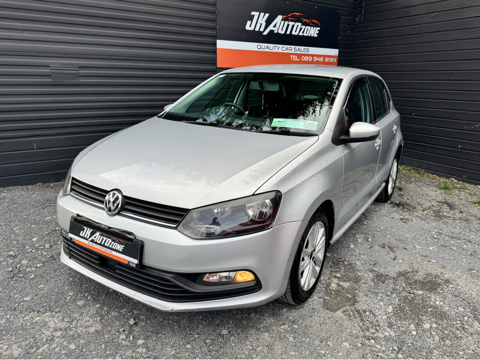 2015 Volkswagen Polo - image 3