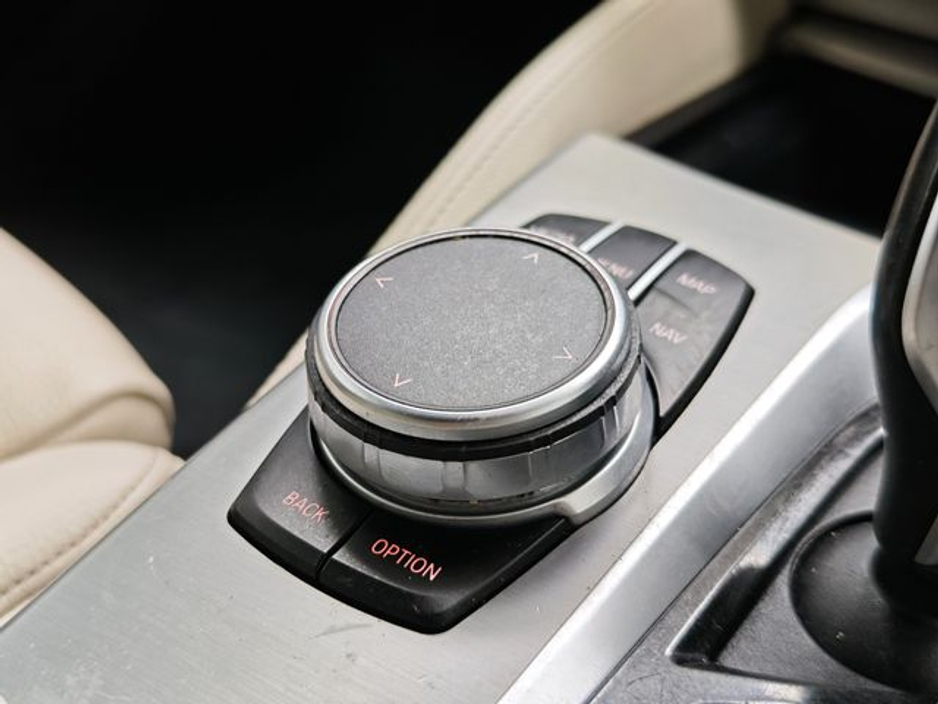 2019 BMW 5 Series - image 14