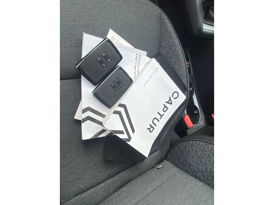 2022 Renault Captur - image 17