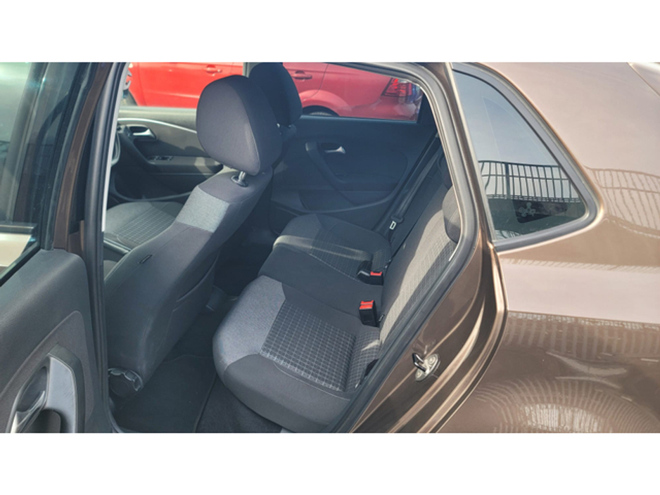 2016 Volkswagen Polo - image 15