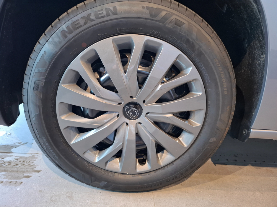 2026 Peugeot Partner - image 16