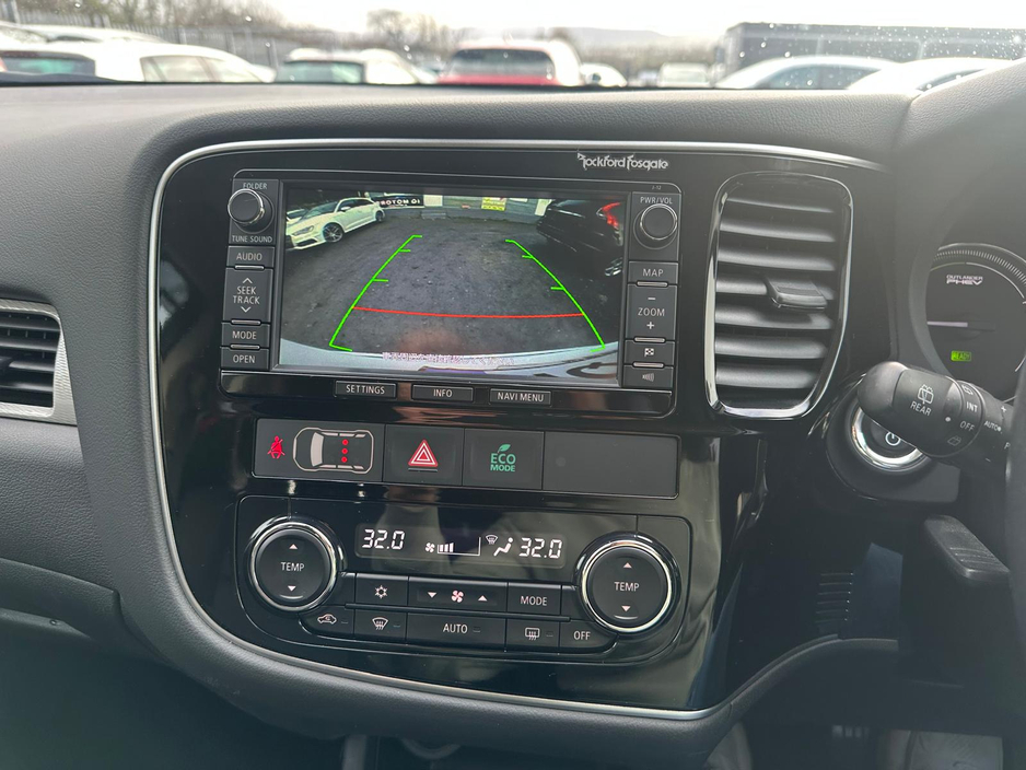 2014 Mitsubishi Outlander - image 18