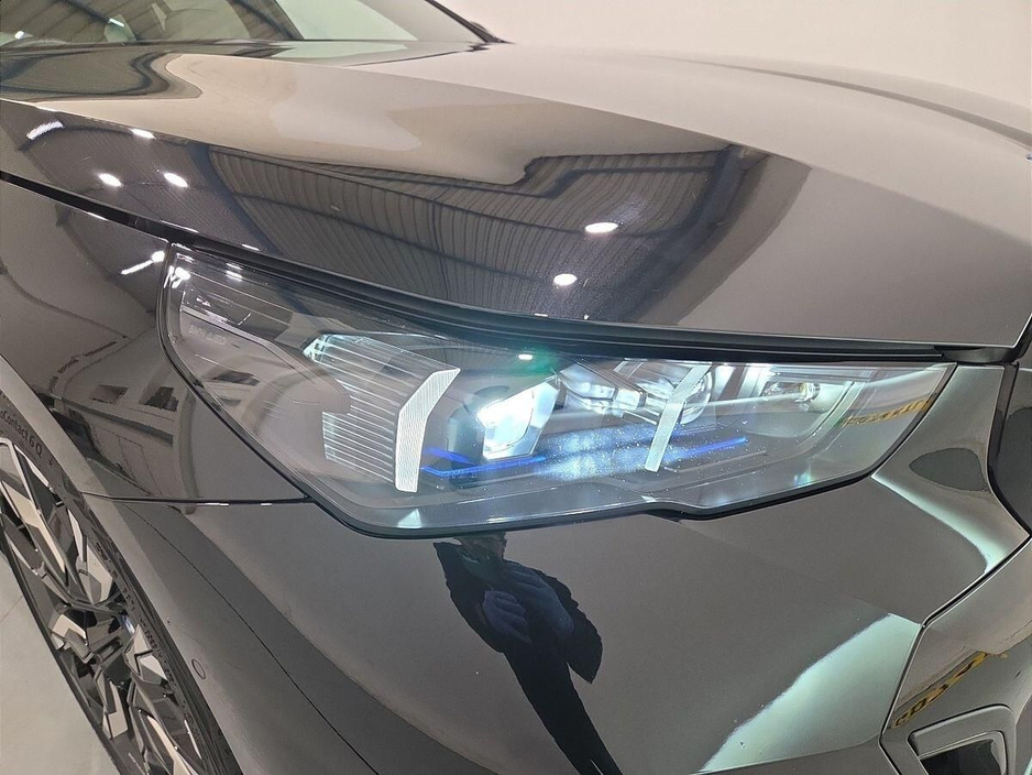 2025 BMW i5 - image 21