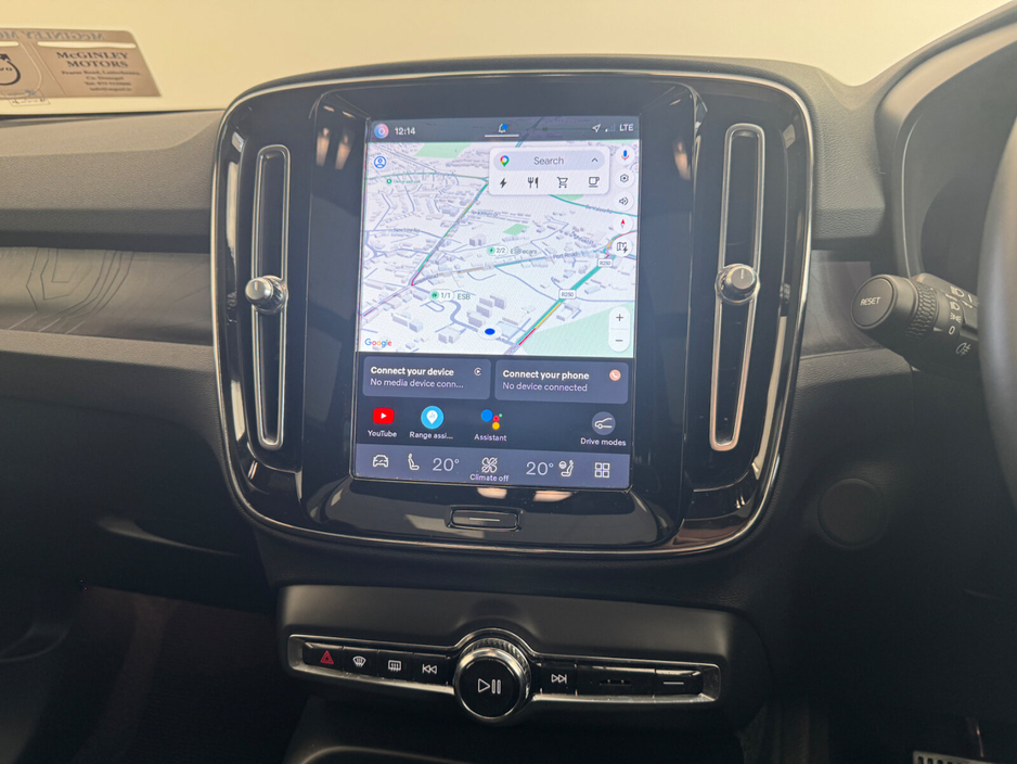 2023 Volvo XC40 - image 18