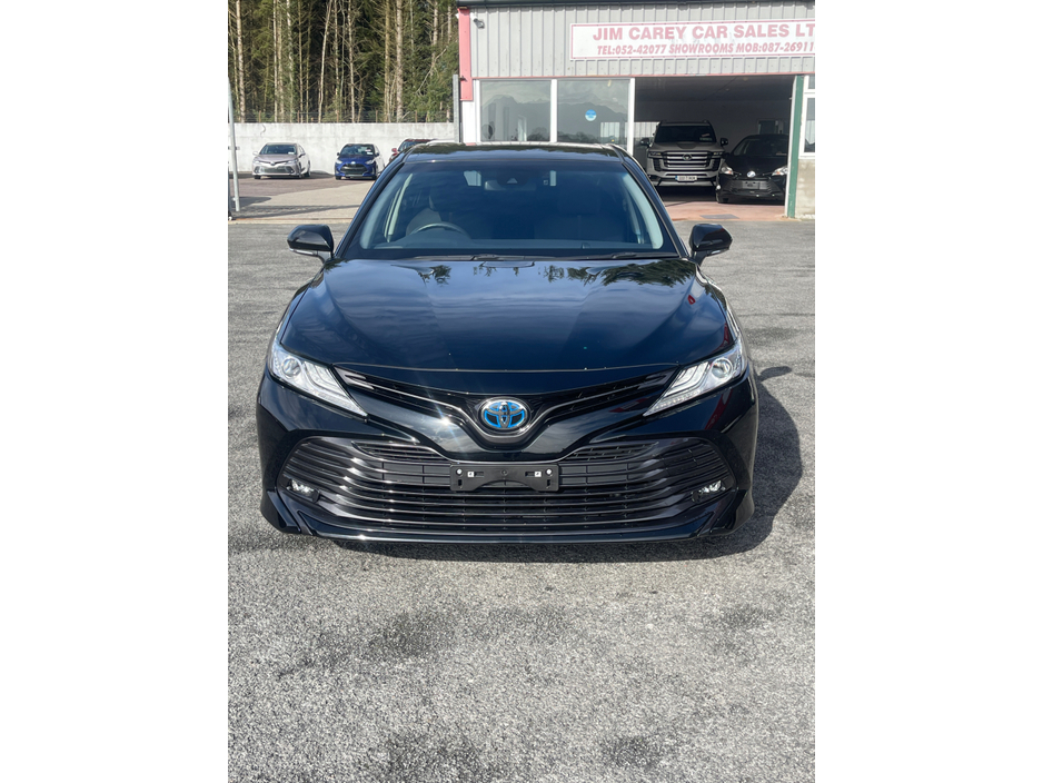 2018 Toyota Camry - image 2