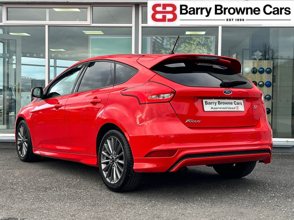 2018 Ford Focus - image 6