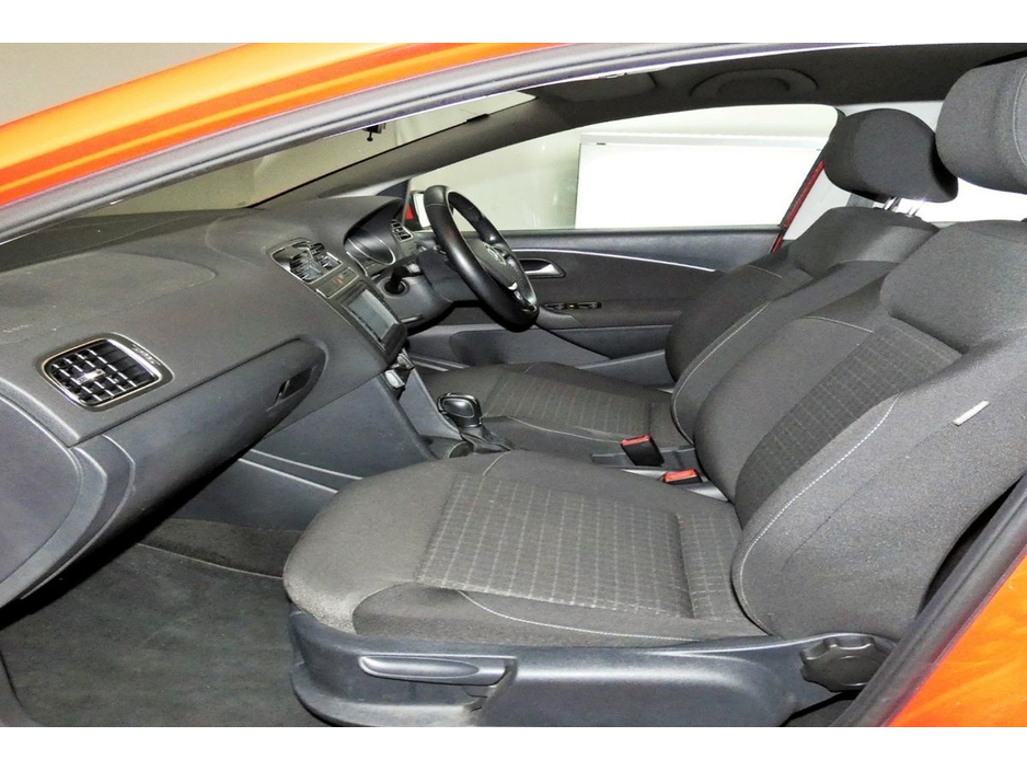 2015 Volkswagen Polo - image 15