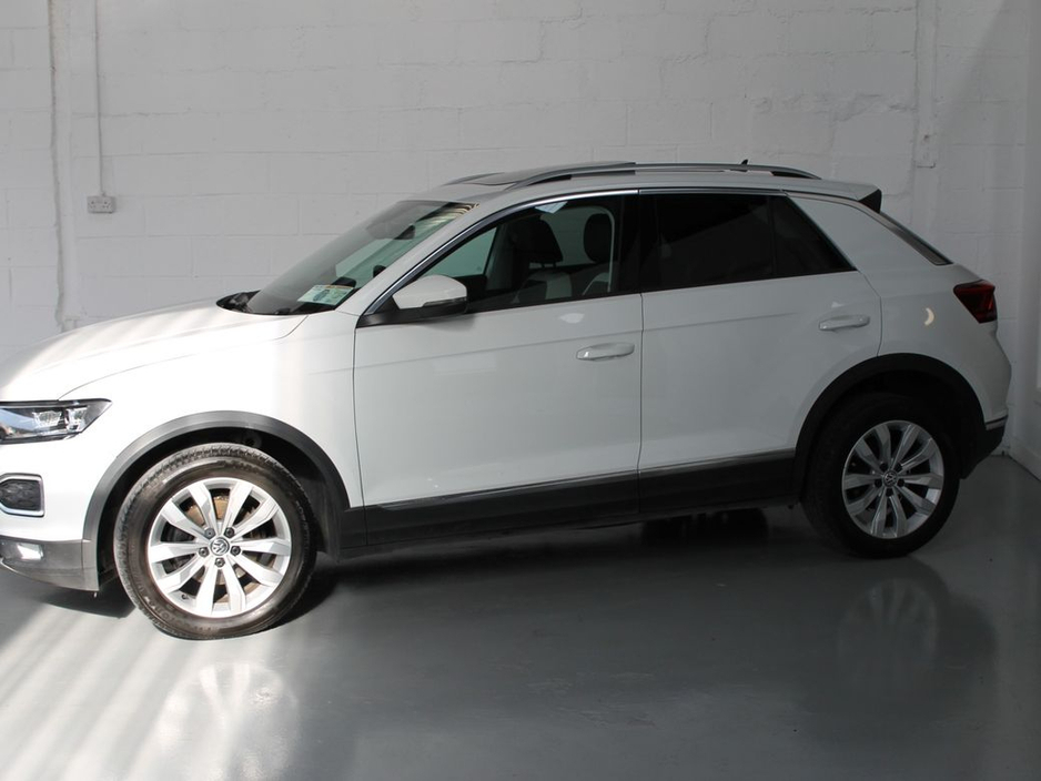 2019 Volkswagen T-Roc - image 4