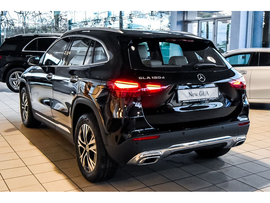 2025 Mercedes-Benz GLA Class - image 4