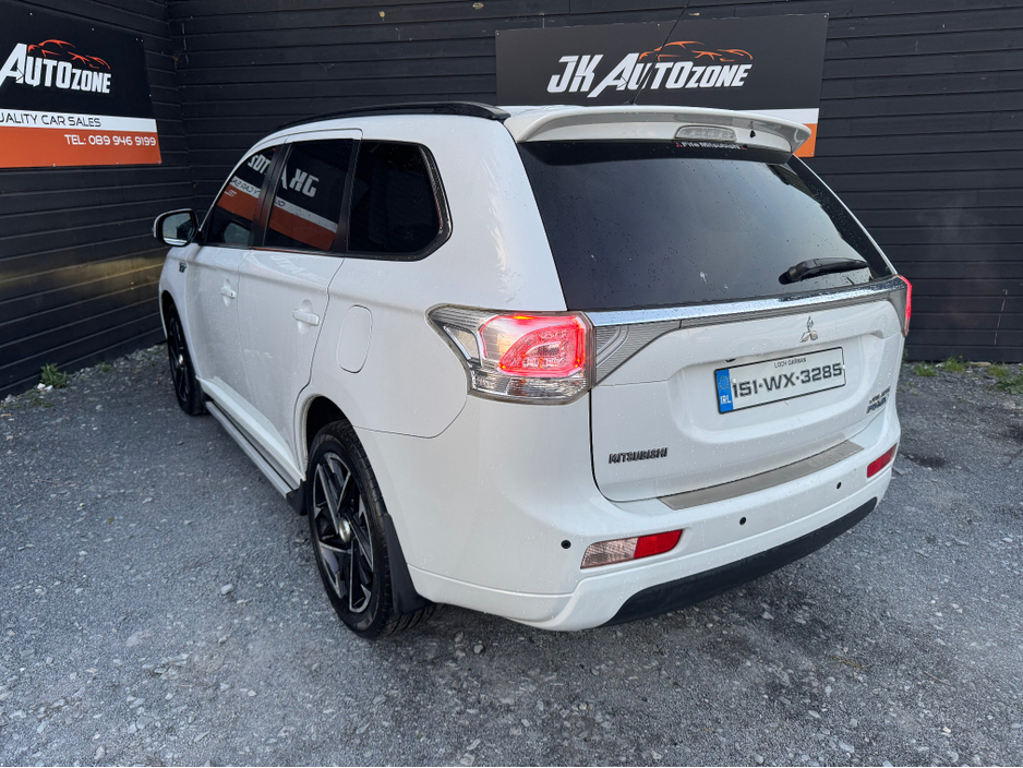 2015 Mitsubishi Outlander - image 4