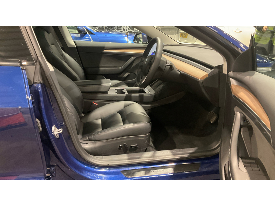 2022 Tesla Model 3 - image 7