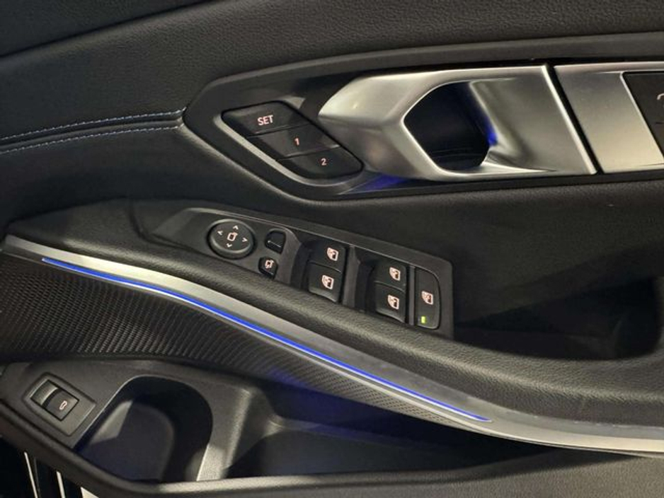 2023 BMW 3 Series - image 5