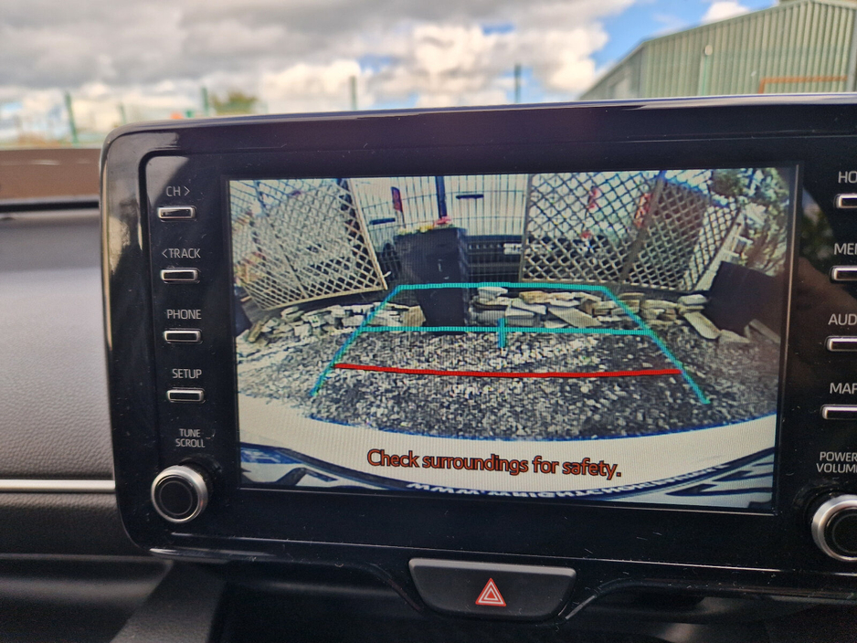 2020 Toyota Yaris - image 11