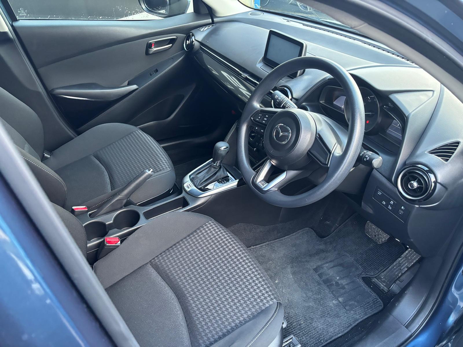 2017 Mazda Demio - image 4