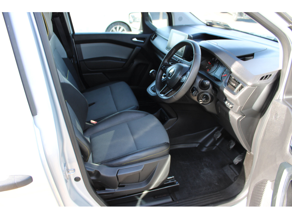 2023 Renault Kangoo - image 11