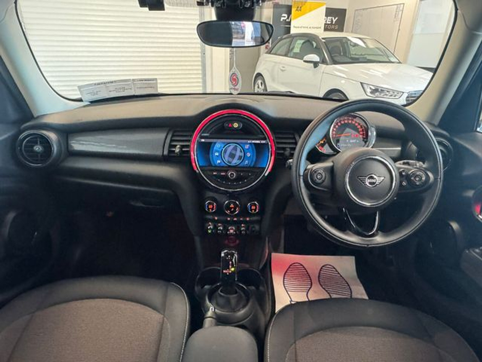 2020 MINI Cooper  €19,995