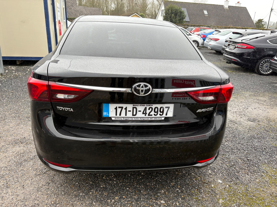 2017 Toyota Avensis - image 4