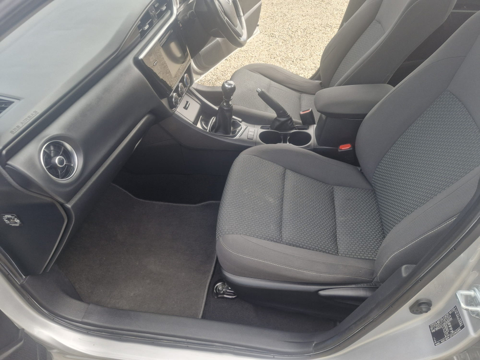 2017 Toyota Corolla - image 15