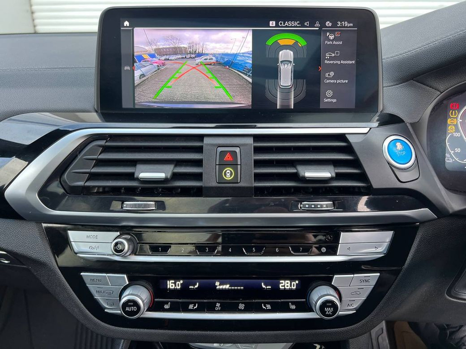 2022 BMW iX3 IX3 // OPENING PAN ROOF // LEATHER HEATED SEATS // DIGITAL CLUSTER // APPLE CARPLAY/ANDROID AUTO €25,900