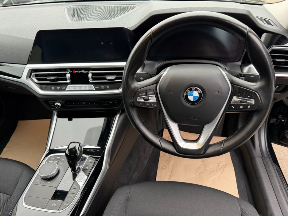 2021 BMW 3 Series - image 15
