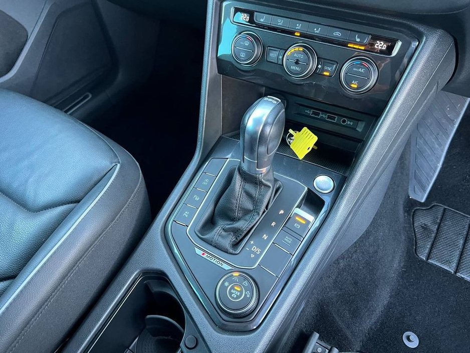 2020 Volkswagen Tiguan HIGHLINE 4MOTION 2.0 TDI // OPENING PAN ROOF // DIAMOND CUT ALLOYS // LEATHER HEATED SEATS €32,950