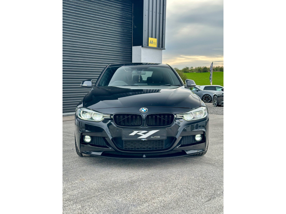 2019 BMW 3 Series - image 3
