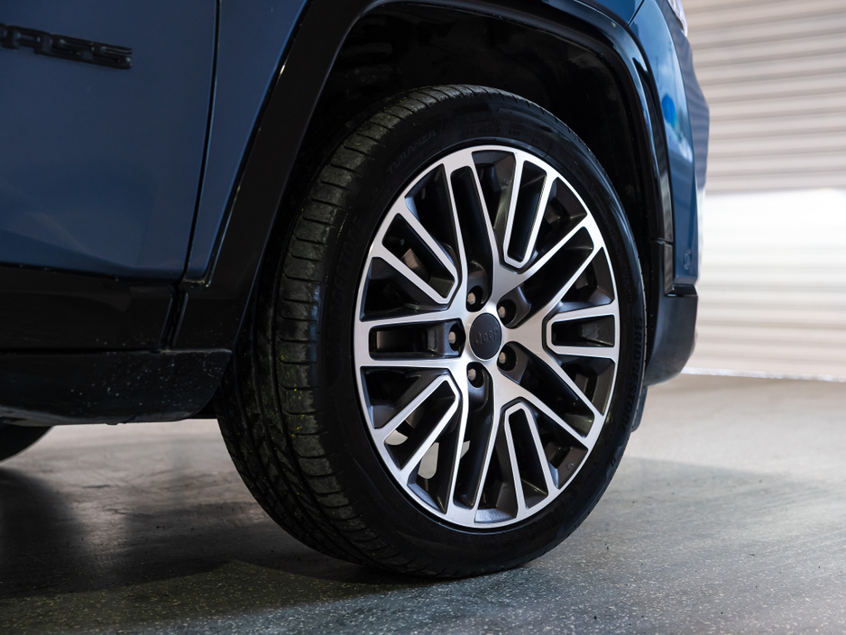 2025 Jeep Compass - image 11