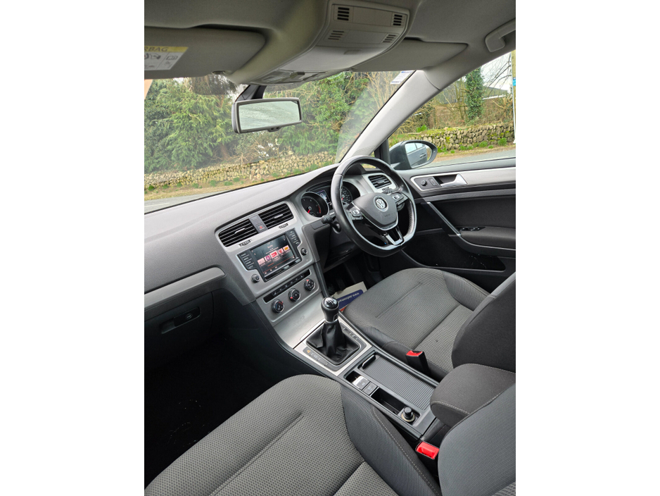 2016 Volkswagen Golf - image 9