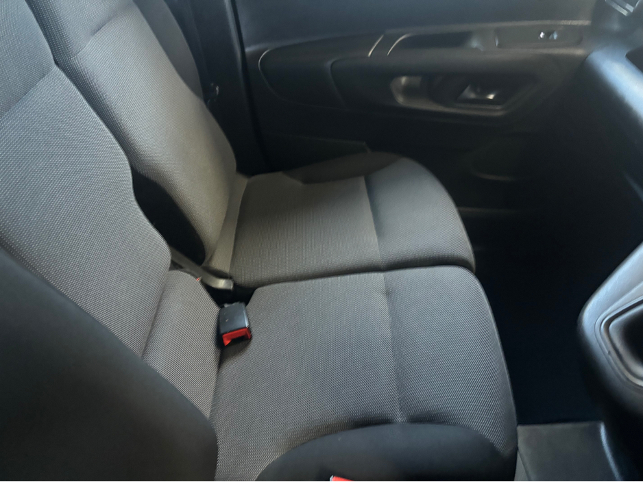 2021 Opel Combo - image 9