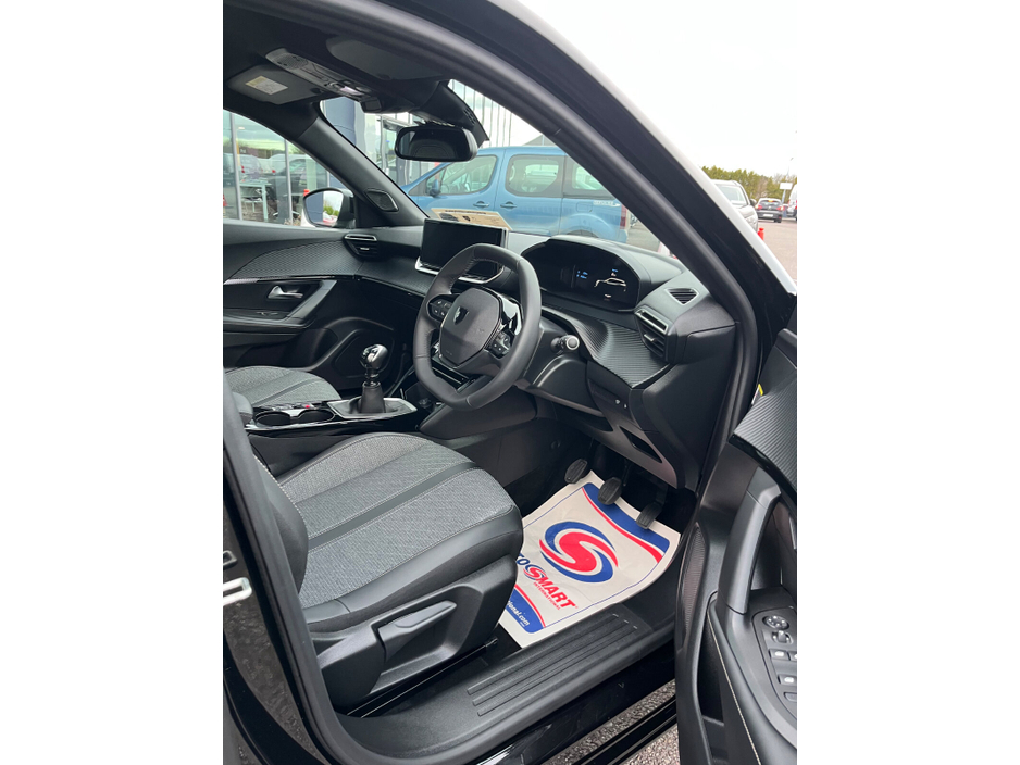 2025 Peugeot 2008 - image 7