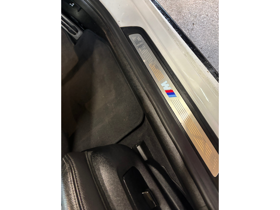 2018 BMW 5 Series - image 5