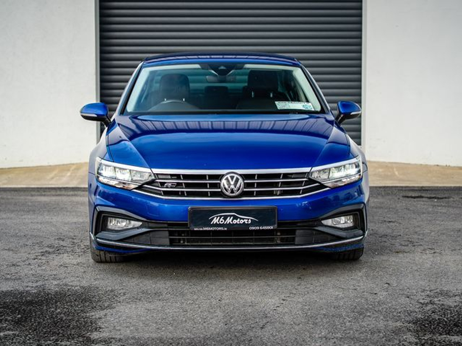 2020 Volkswagen Passat - image 2