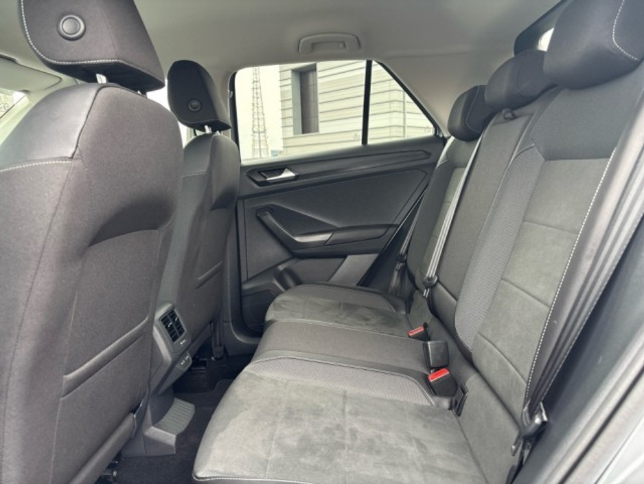 2024 Volkswagen T-Roc - image 6