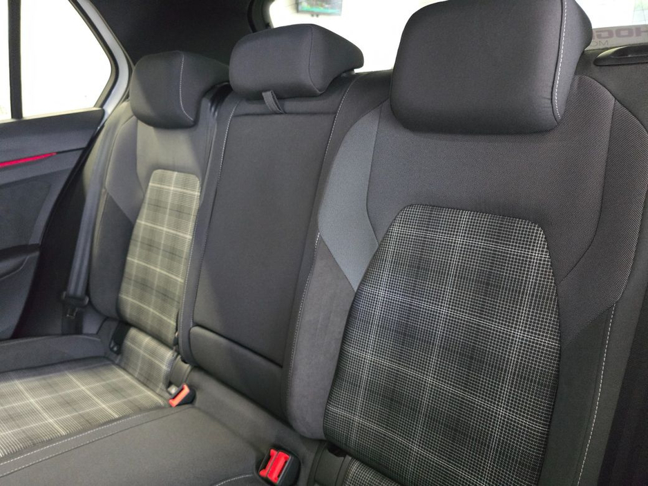 2024 Volkswagen Golf - image 10