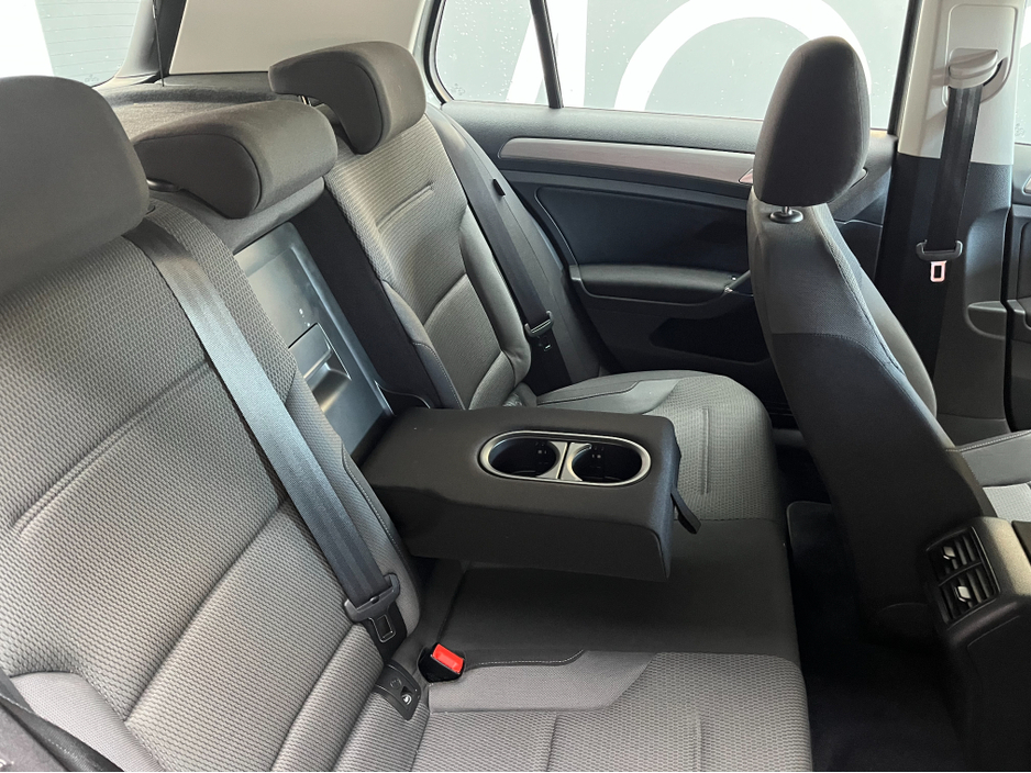 2016 Volkswagen Golf - image 12