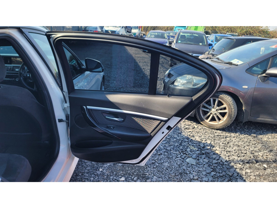 2018 BMW 3 Series - image 7