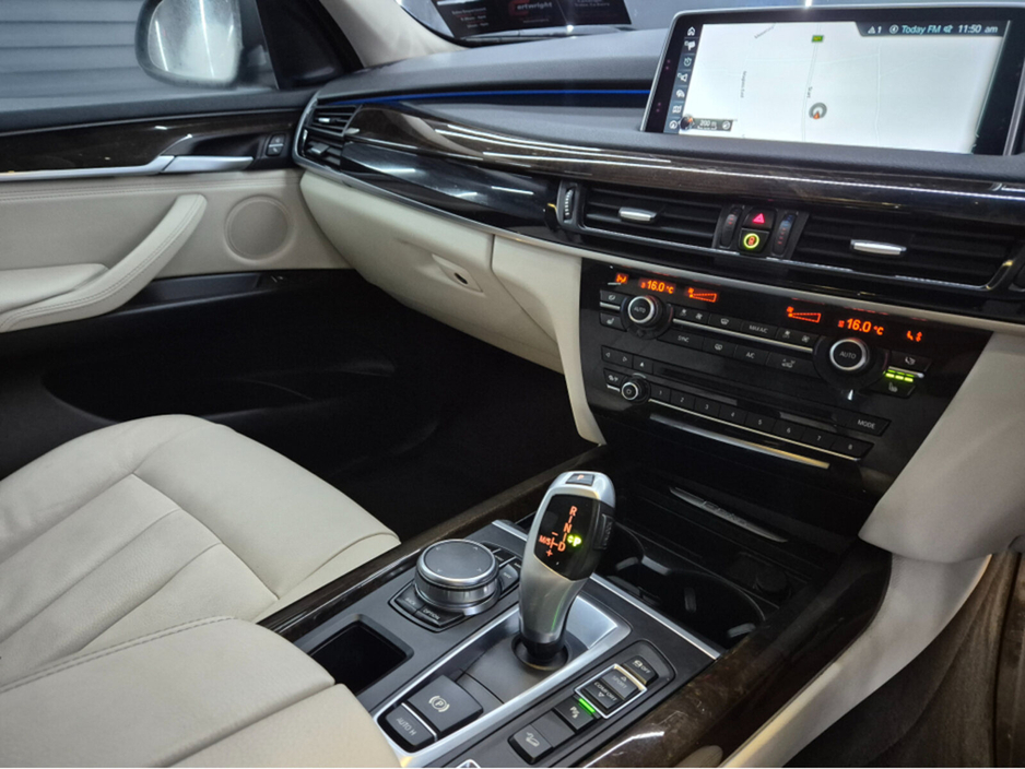 2017 BMW X5 - image 8