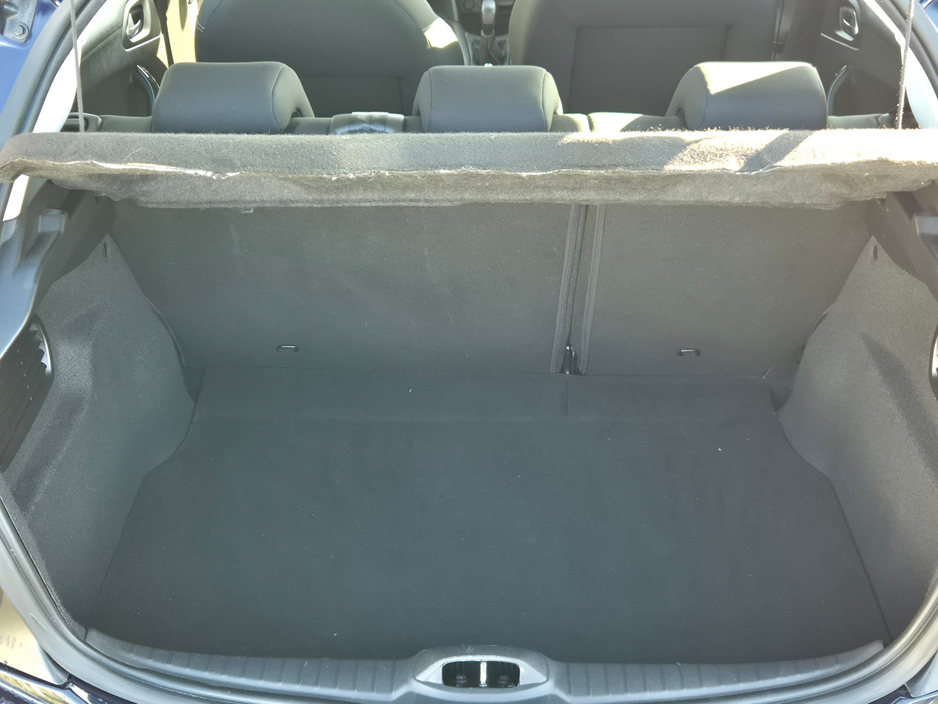 2019 Peugeot 208 - image 9