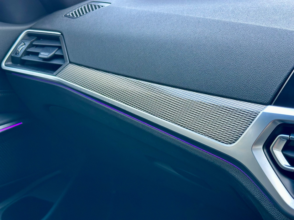 2019 BMW 3 Series - image 22