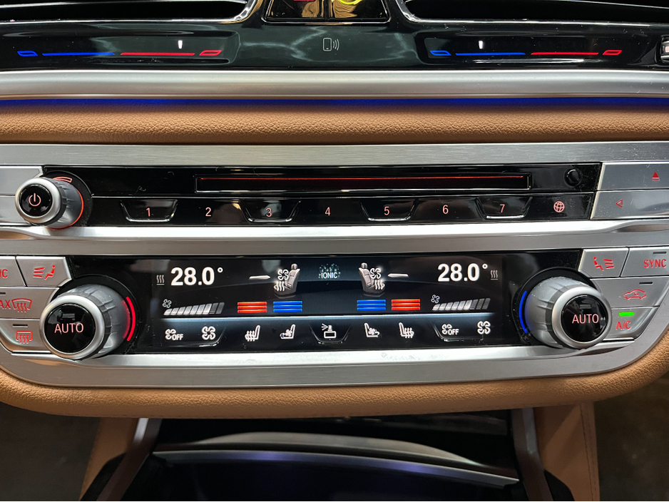 2017 BMW 7 Series €27950! 2017 BMW 740E IPERFORMANCE M-SPORT 2.0 AUTOMATIC / CRUISE CONTROL / 360° PARKING CAMERA / ELECTRIC MEMORY MASSAGING & HEATED SEATS / PADDLE SHIFTERS / PANORAMIC SUNROOF / HEATED REAR SEATS €27,950