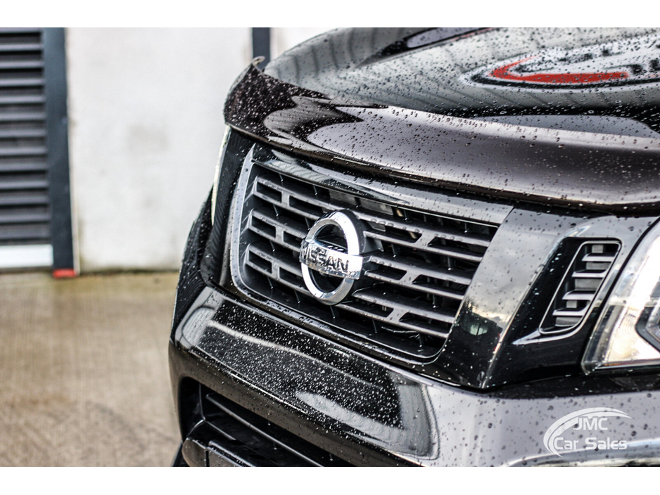 2018 Nissan Navara - image 3
