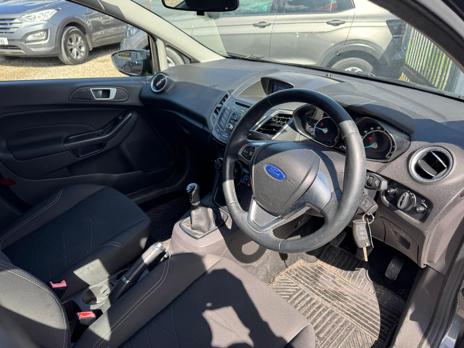 2017 Ford Fiesta - image 11